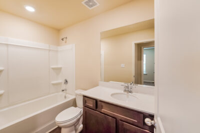 011 photo bathroom 10045350