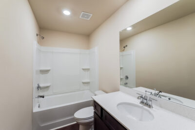 006 photo main bathroom 10047665