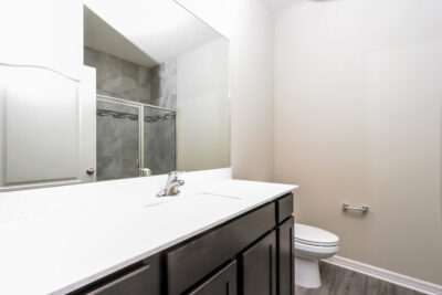 007 photo main bathroom 12430774