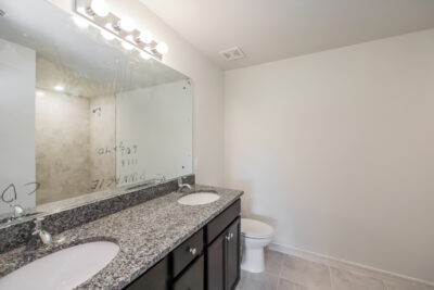 008 photo main bathroom 12643381