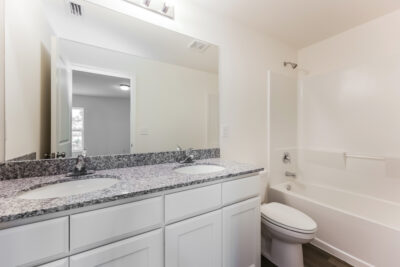 009 photo main bathroom 13123546