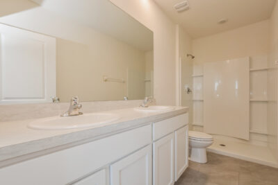 007 photo main bathroom 12583850