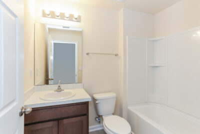 009 photo main bathroom 10144646