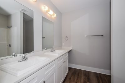 008 photo main bathroom 12579895