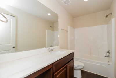 009 photo main bathroom 12579526