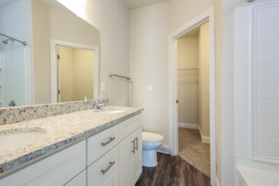 008 photo main bathroom 10387569