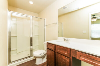 007 photo main bathroom 12746430