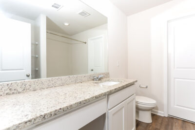 009 photo main bathroom 12579732