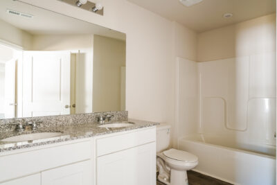 006 photo main bathroom 12011911