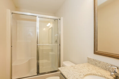 007 photo main bathroom 10573722