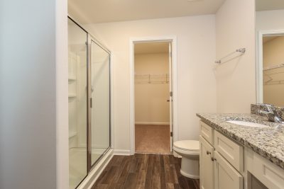 011 Main Bathroom ET31385