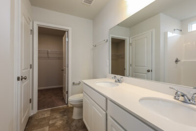 013 photo bathroom 10593372