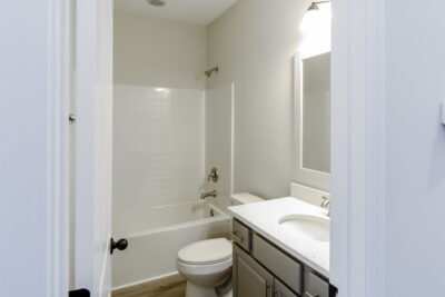 013 photo bathroom 10573318