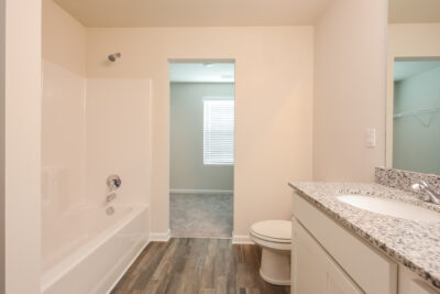 009 photo main bathroom 11269844