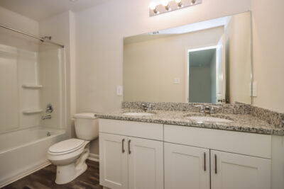 008 photo main bathroom 10284869