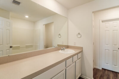 008 photo main bathroom 11635178