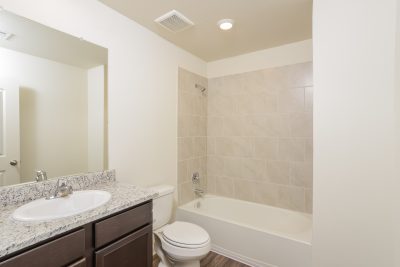 014 Bathroom ET51271