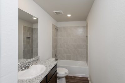 014 Bathroom ET51272