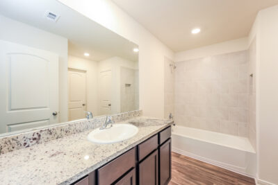 009 photo main bathroom 13981643