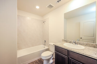 013 photo bathroom 13981632