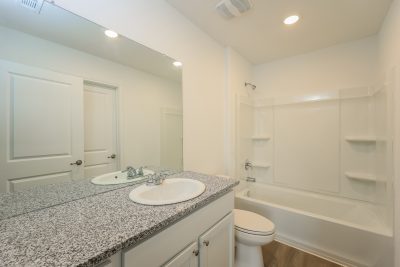 008 photo main bathroom 12275372