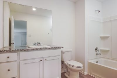 007 photo main bathroom 12577963