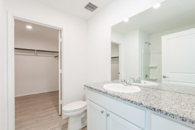 011 photo main bathroom 12367656