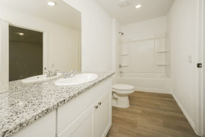 007 photo main bathroom 11998536