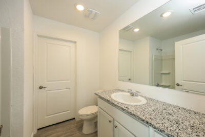 008 photo main bathroom 12275233